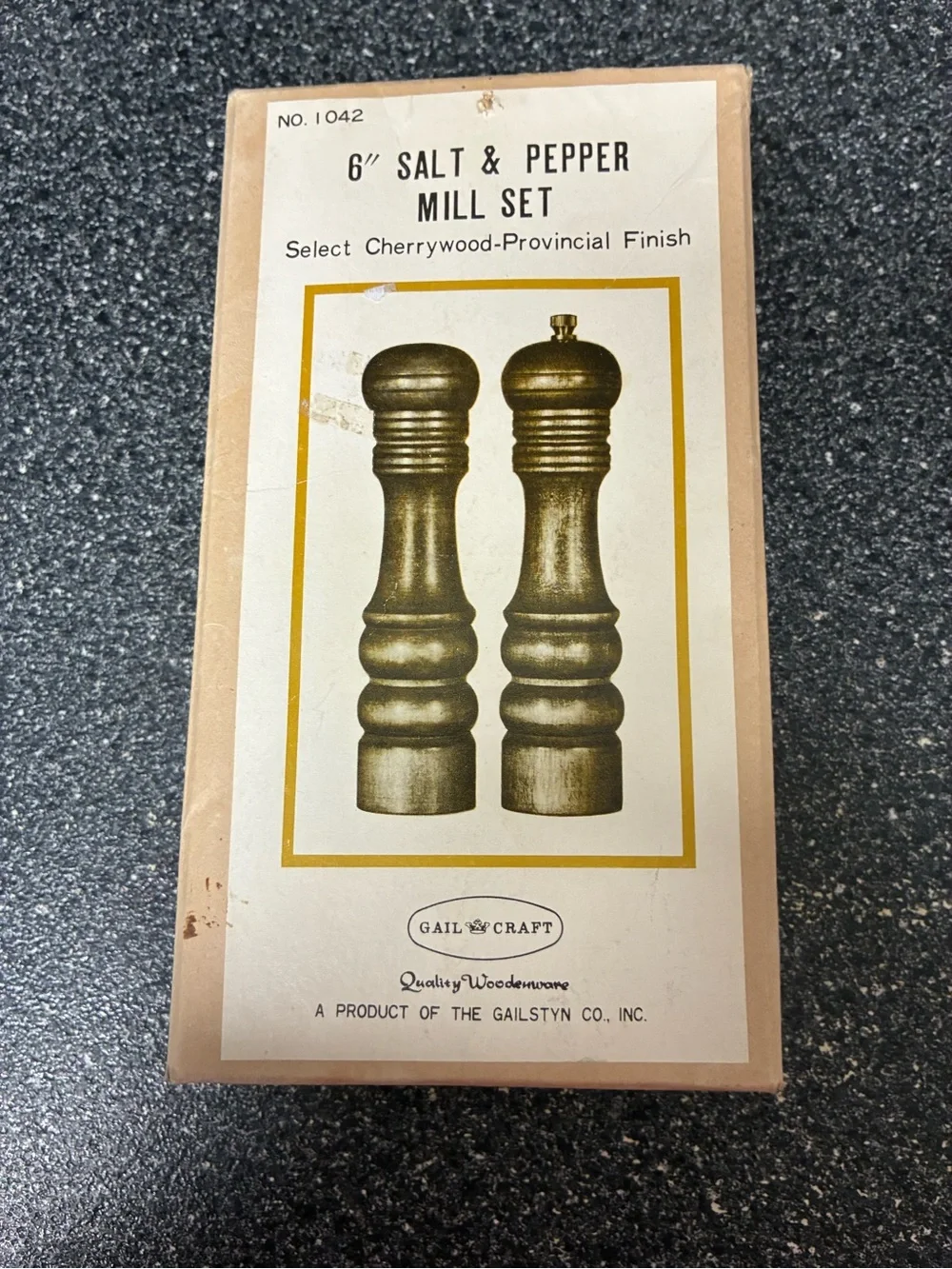 Wooden Salt and Pepper Mill Set - Brown